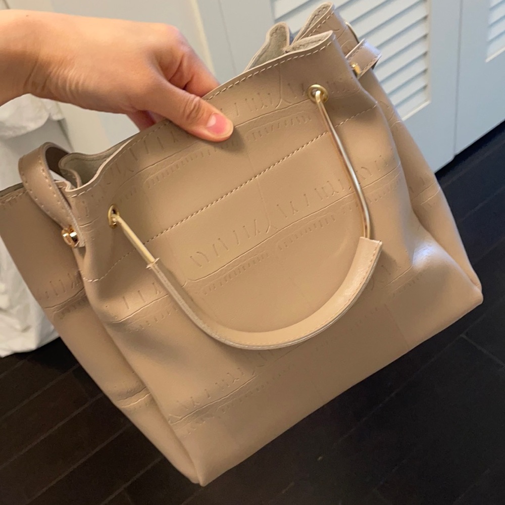 Beige/grey bag from Australia.